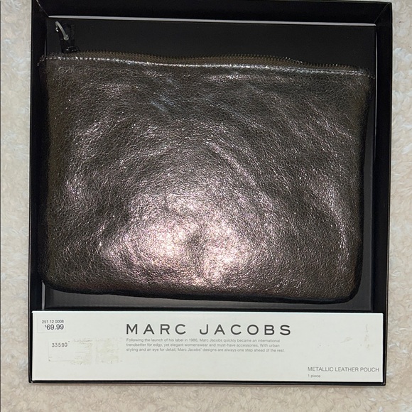 Marc Jacobs Handbags - NIB Marc Jacobs Silver Textured Bag